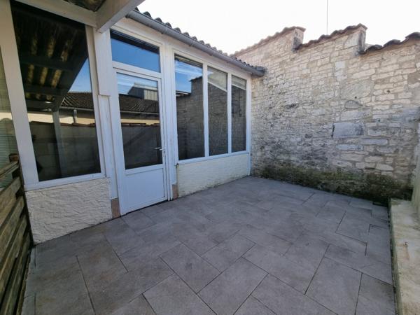 Maison de ville 3 chambres avec garage, terrasse et véranda