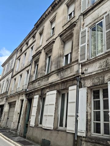 ANGOULEME PLATEAU Très bel emplacement pour cet immeuble de rapport de 4 logements tous loués.