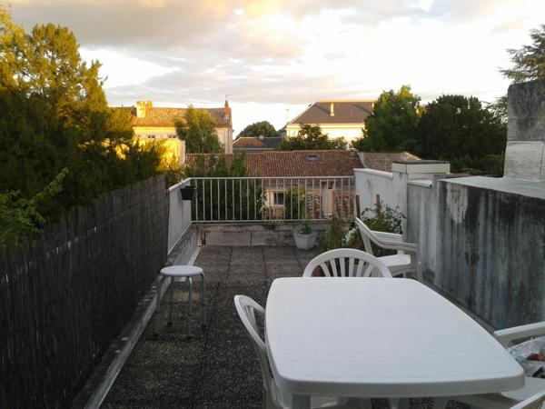 ANGOULEME PLATEAU Très bel emplacement pour cet immeuble de rapport de 4 logements tous loués.