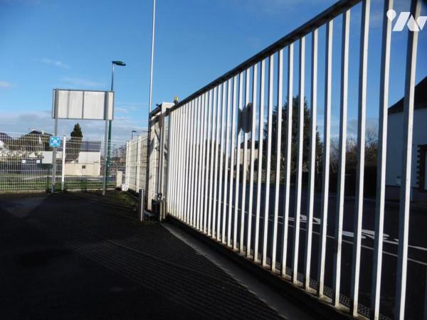 PANNECE, idéalement situés, 15 mns au Nord d'Ancenis-Saint-Géréon, idéal artisan, locaux d'activité