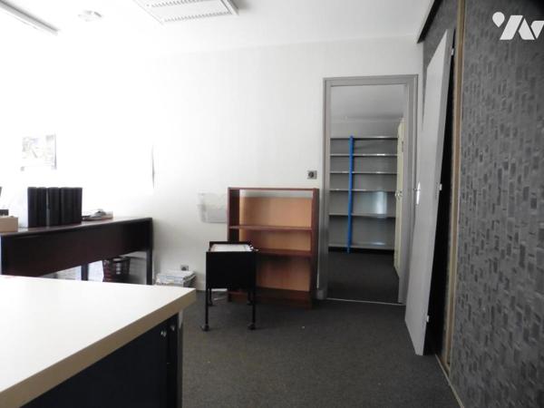 PANNECE, idéalement situés, 15 mns au Nord d'Ancenis-Saint-Géréon, idéal artisan, locaux d'activité