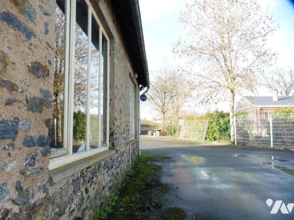 PANNECE, idéalement situés, 15 mns au Nord d'Ancenis-Saint-Géréon, idéal artisan, locaux d'activité