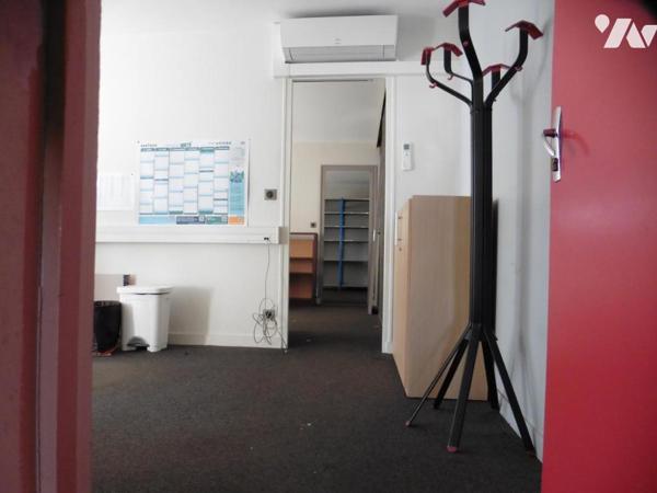 PANNECE, idéalement situés, 15 mns au Nord d'Ancenis-Saint-Géréon, idéal artisan, locaux d'activité