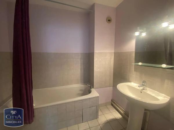 Appartement à louer 3 pièces 69.7m² Chambéry (73000)