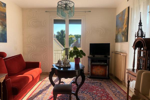 Maison sur sous-sol complet, studio  et garage