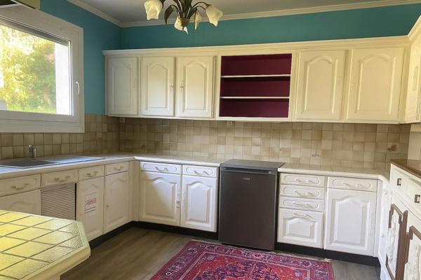 Maison sur sous-sol complet, studio  et garage