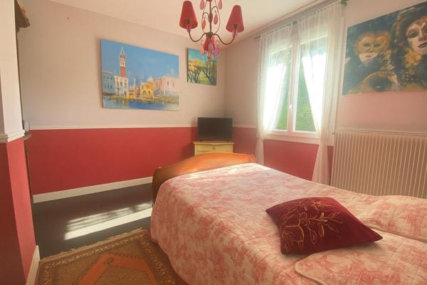 Maison sur sous-sol complet, studio  et garage