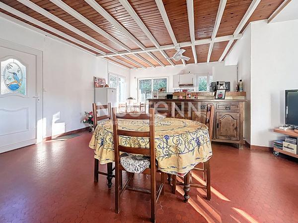 Maison à vendre de plain pied Montvalent - 3 chambres - Garage - Ateliers - Arboré - Jardin 2 000m2 - Maison d'hôte possible