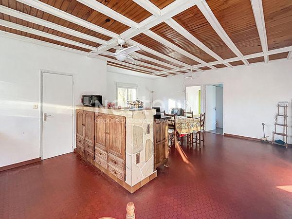 Maison à vendre de plain pied Montvalent - 3 chambres - Garage - Ateliers - Arboré - Jardin 2 000m2 - Maison d'hôte possible