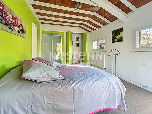 Maison à vendre de plain pied Montvalent - 3 chambres - Garage - Ateliers - Arboré - Jardin 2 000m2 - Maison d'hôte possible