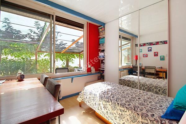 Maison de plain-pied 101 m² avec piscine, garage et terrain de 523 m² à Vitrolles