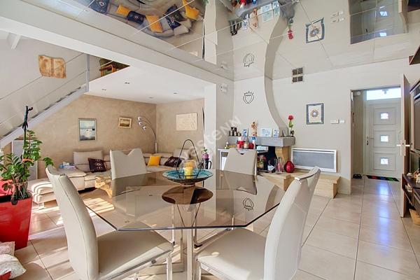 Maison de plain-pied 101 m² avec piscine, garage et terrain de 523 m² à Vitrolles