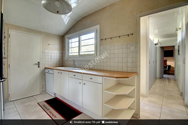 Maison de plain-pied 101 m² avec piscine, garage et terrain de 523 m² à Vitrolles