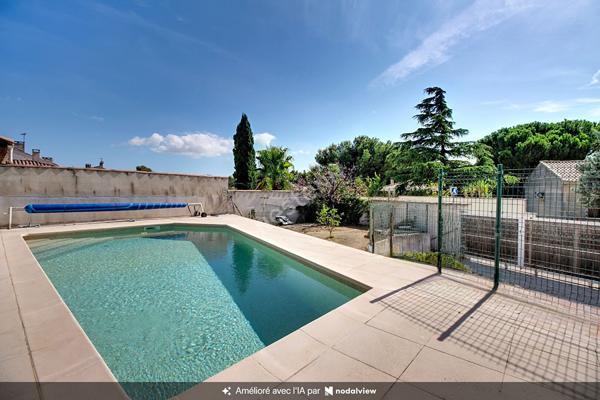 Maison de plain-pied 101 m² avec piscine, garage et terrain de 523 m² à Vitrolles