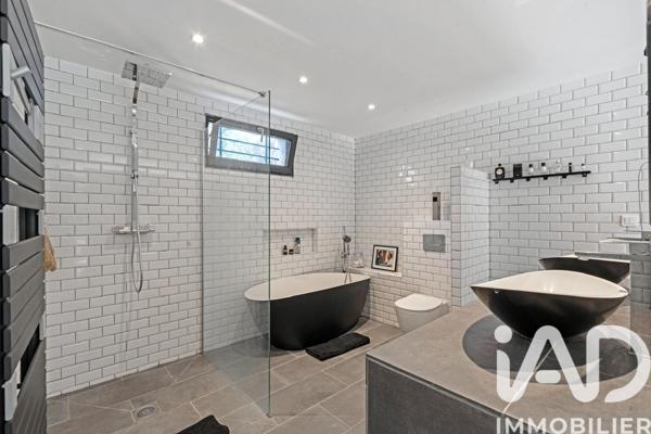 Maison à vendre 5 pièces 188 m² Gassin