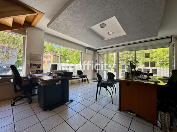 Local Commercial 10 pièces - 1086 m² Exclusivité