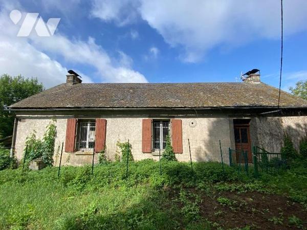 A vendre à Saint Chamant (CANTAL), dans un hameau calme et isolé une maison de famille à rénove...