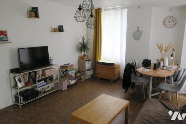 Immeuble de rapport - 6 Appartements - Cour - Parkings - Caves - 444 m² cadastré.