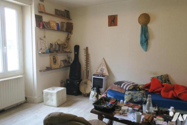 Immeuble de rapport - 6 Appartements - Cour - Parkings - Caves - 444 m² cadastré.