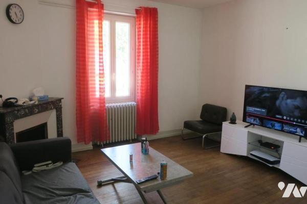 Immeuble de rapport - 6 Appartements - Cour - Parkings - Caves - 444 m² cadastré.