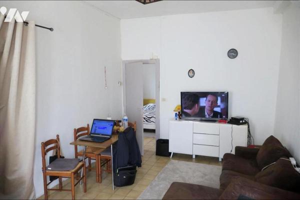 Immeuble de rapport - 6 Appartements - Cour - Parkings - Caves - 444 m² cadastré.