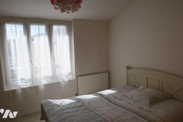 Immeuble de rapport - 6 Appartements - Cour - Parkings - Caves - 444 m² cadastré.