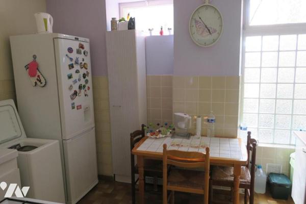 Immeuble de rapport - 6 Appartements - Cour - Parkings - Caves - 444 m² cadastré.