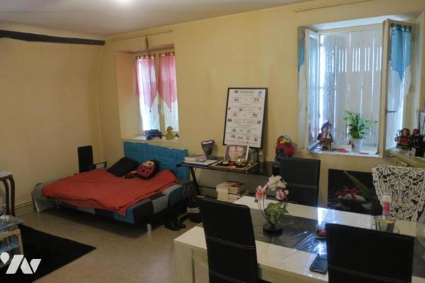 Immeuble de rapport - 6 Appartements - Cour - Parkings - Caves - 444 m² cadastré.