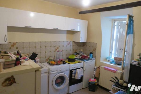 Immeuble de rapport - 6 Appartements - Cour - Parkings - Caves - 444 m² cadastré.