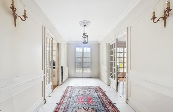 Maison
         12 pièces
        - 368 m² Bien prestige 730 000 € *