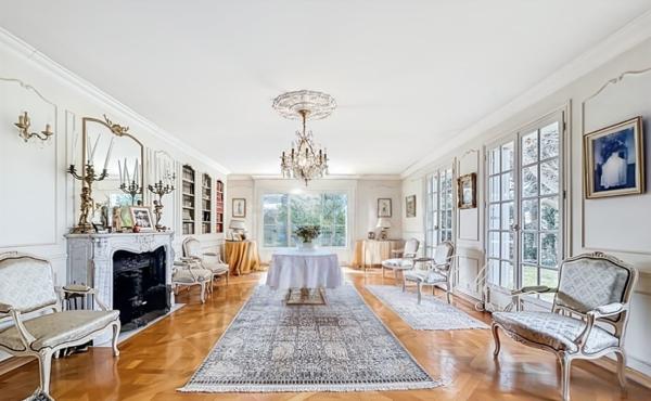 Maison
         12 pièces
        - 368 m² Bien prestige 730 000 € *