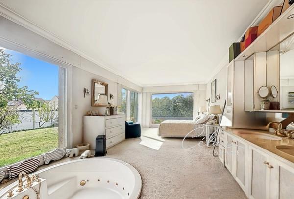 Maison
         12 pièces
        - 368 m² Bien prestige 730 000 € *