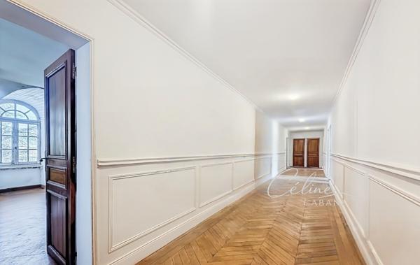 Maison
         12 pièces
        - 368 m² Bien prestige 730 000 € *