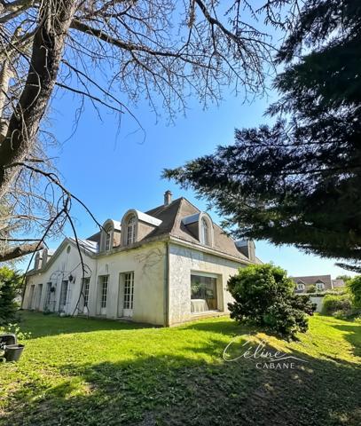 Maison
         12 pièces
        - 368 m² Bien prestige 730 000 € *