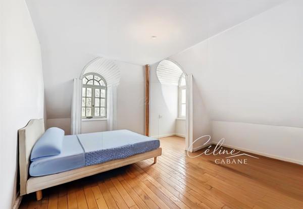 Maison
         12 pièces
        - 368 m² Bien prestige 730 000 € *
