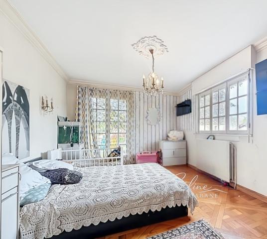 Maison
         12 pièces
        - 368 m² Bien prestige 730 000 € *