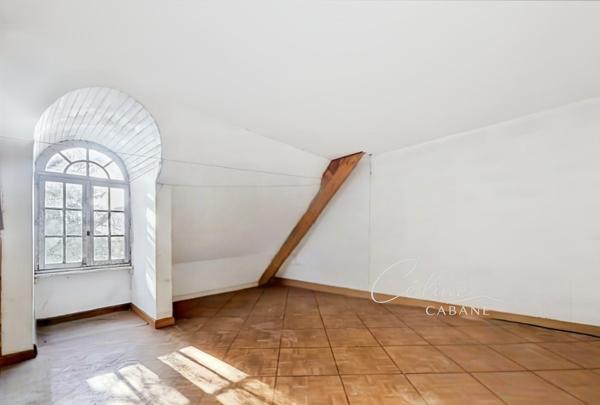 Maison
         12 pièces
        - 368 m² Bien prestige 730 000 € *