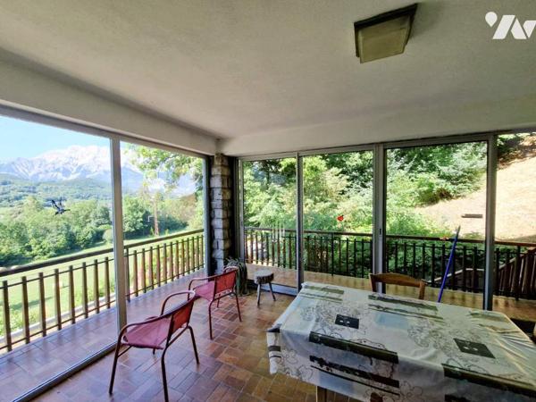 Maison Familiale  - 2  appartements et dépendances