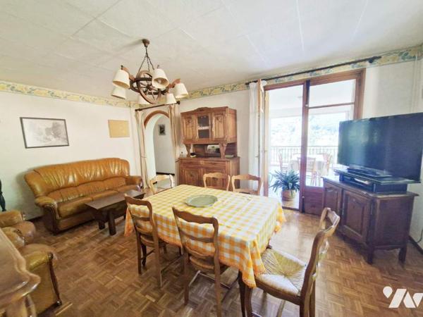 Maison Familiale  - 2  appartements et dépendances