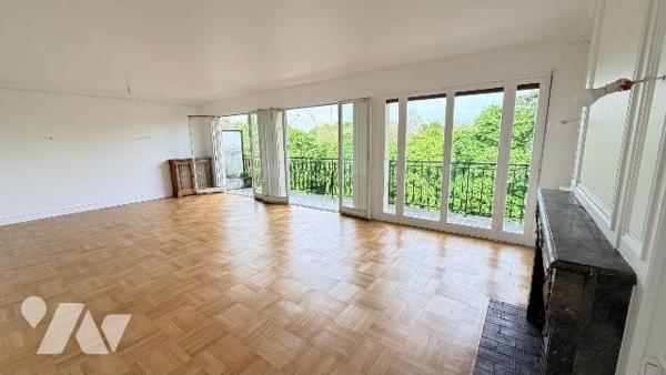 Situé  avenue de Gravelle à Charenton-le-Pont, au sein d'un immeuble de bon standing avec gardi...