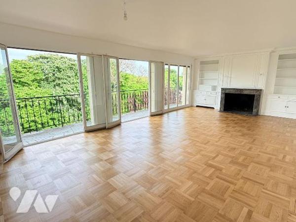Situé  avenue de Gravelle à Charenton-le-Pont, au sein d'un immeuble de bon standing avec gardi...