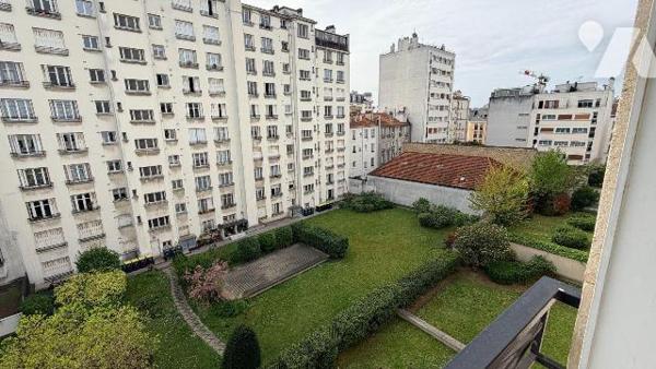 Situé  avenue de Gravelle à Charenton-le-Pont, au sein d'un immeuble de bon standing avec gardi...