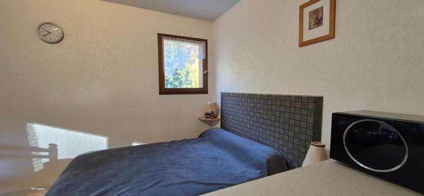 Appartement F1 avec garage, grand balcon exposé sud, potentiel locatif immédiat, rdc.