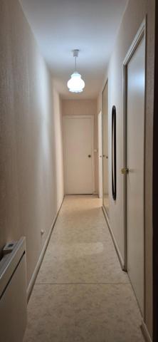 Appartement F1 avec garage, grand balcon exposé sud, potentiel locatif immédiat, rdc.