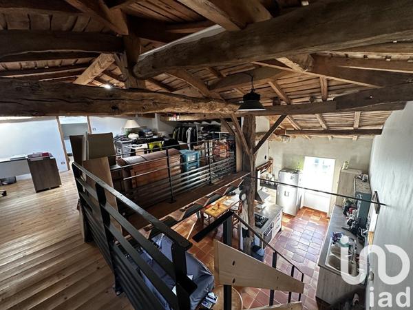 Maison traditionnelle 7 pièces de 188 m² à Chamouillac (17130)