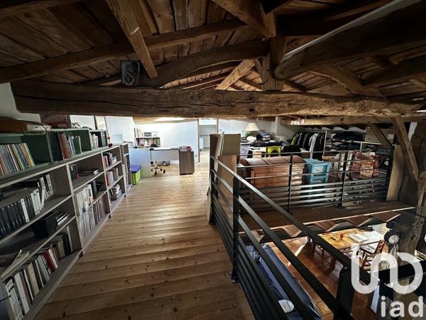 Maison traditionnelle 7 pièces de 188 m² à Chamouillac (17130)