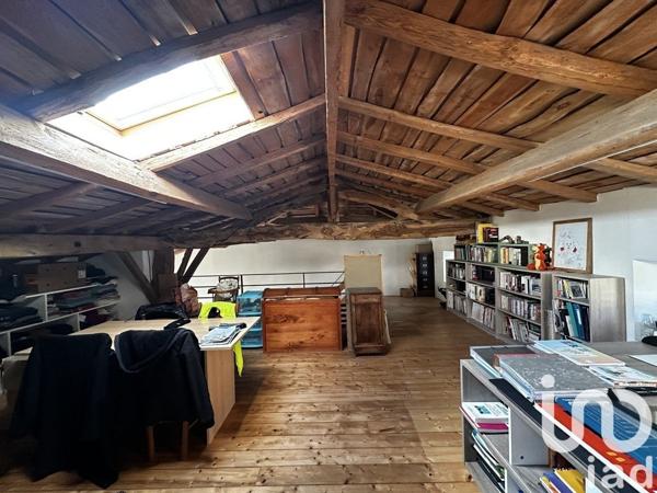 Maison traditionnelle 7 pièces de 188 m² à Chamouillac (17130)