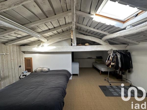 Maison traditionnelle 7 pièces de 188 m² à Chamouillac (17130)