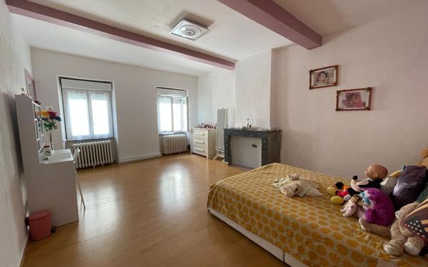 Maison à vendre    5 pièces •  Villemoustaussou