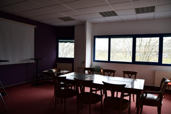 Local Commercial
         1 pièce
        - 1764 m²